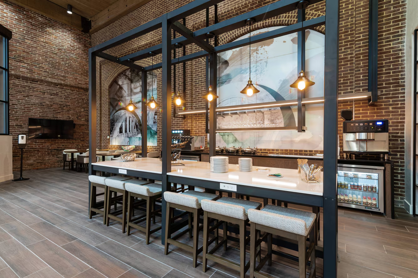 club lounge at marriott columbus hotel counter with stools and metal framing with pendant